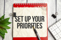 Set up your priorities - text on sticky note